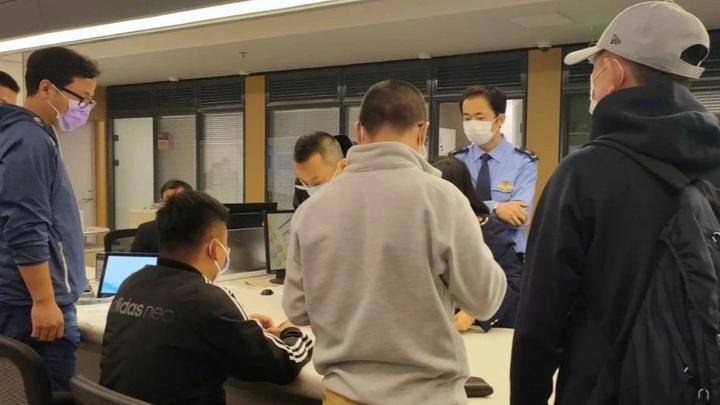 比李国庆更狠，吴忌寒派60人在政务大楼抢回比特大陆营业执照
